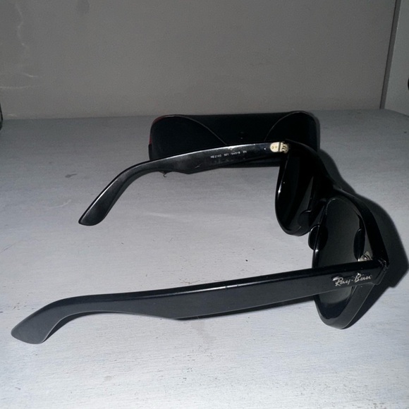 Ray-Ban Wayfarer Sunglasses - Picture 3 of 12